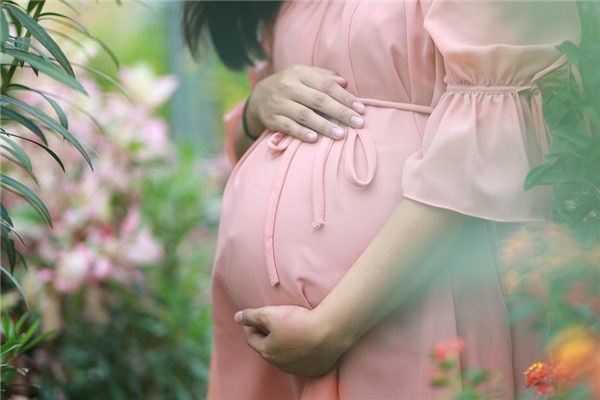 孕妇梦到怀女孩什么意思啊（梦到孕妇生了个女孩子）